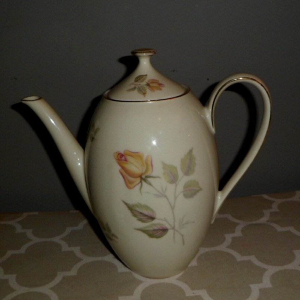 Vintage Winterling Marktleuthen Bavaria Teapot White and Gold #GW1